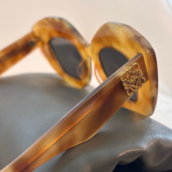 LOEWE Anagram Acetate Butterfly Sunglasses LW40127I NEW RETAIL $640